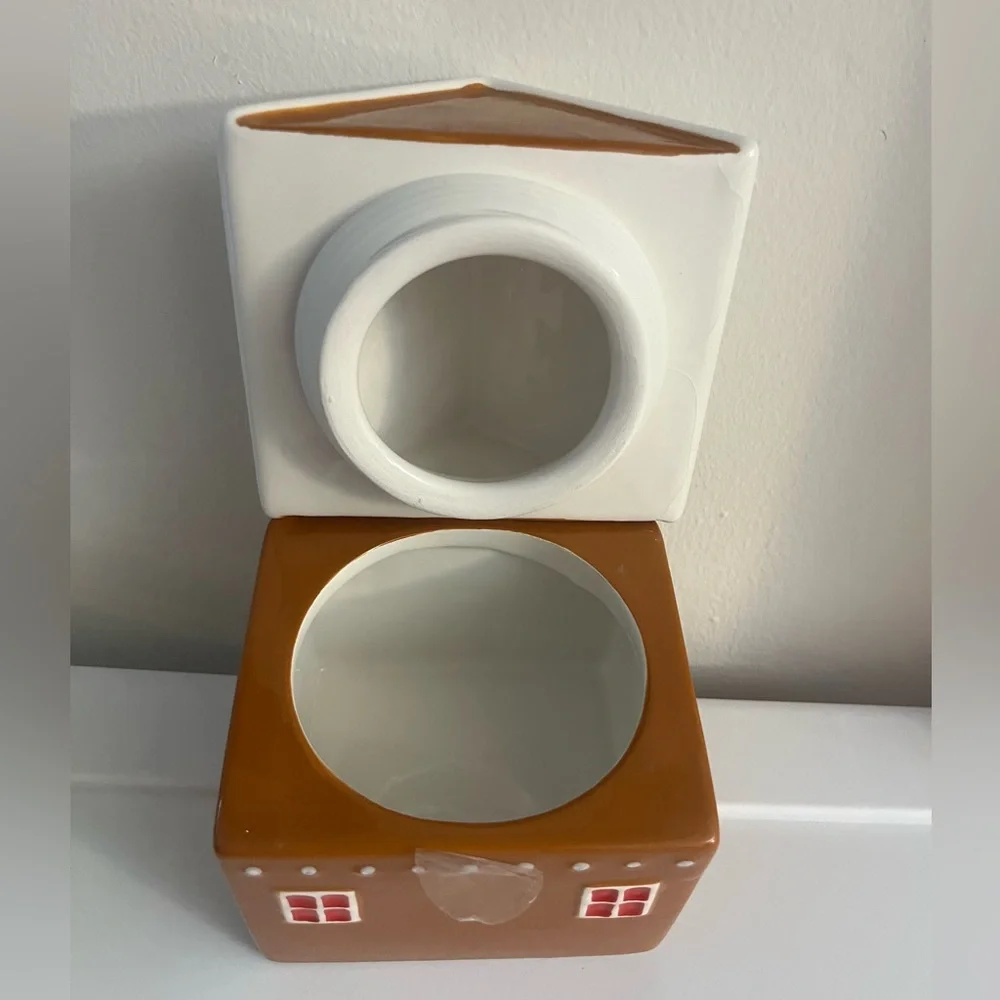 Target Bullseye's Playground Novelty Ceramic Cookie Container Gingerbread House